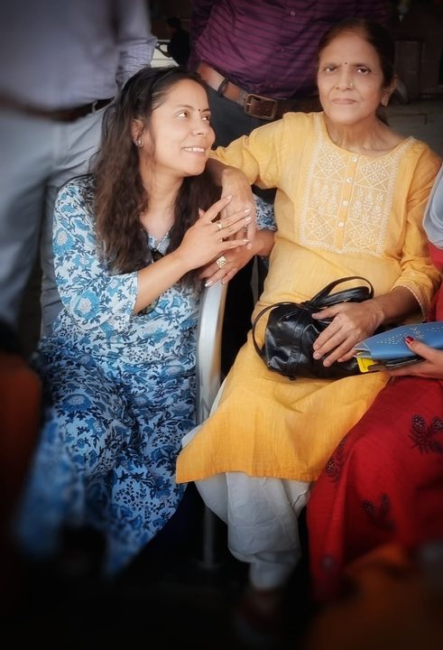 Daadi sitting with her daughter Pappal